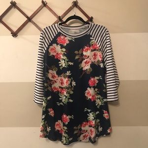 Floral top with 3/4 striped sleeves